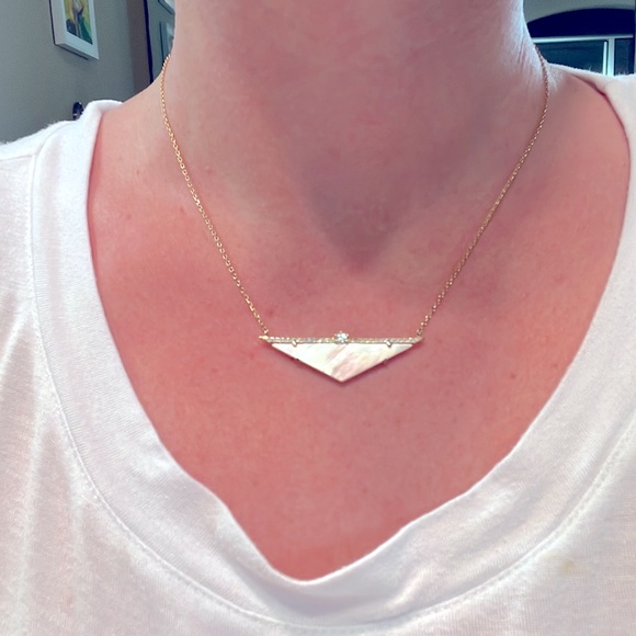 Mother of Pearl Necklace with Diamonds - Picture 3 of 4